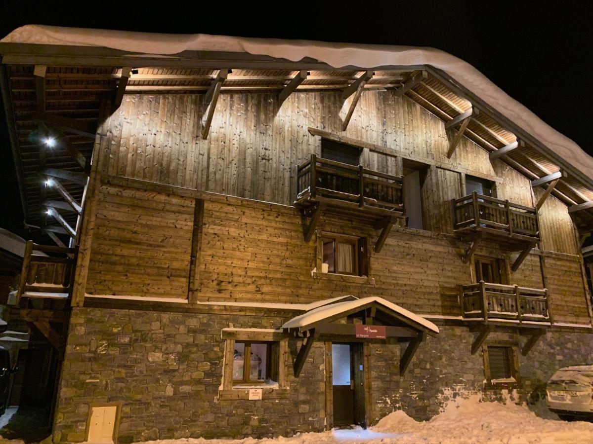Chalet Marjorie Bed & Breakfast เลส์เฌต์ ภายนอก รูปภาพ